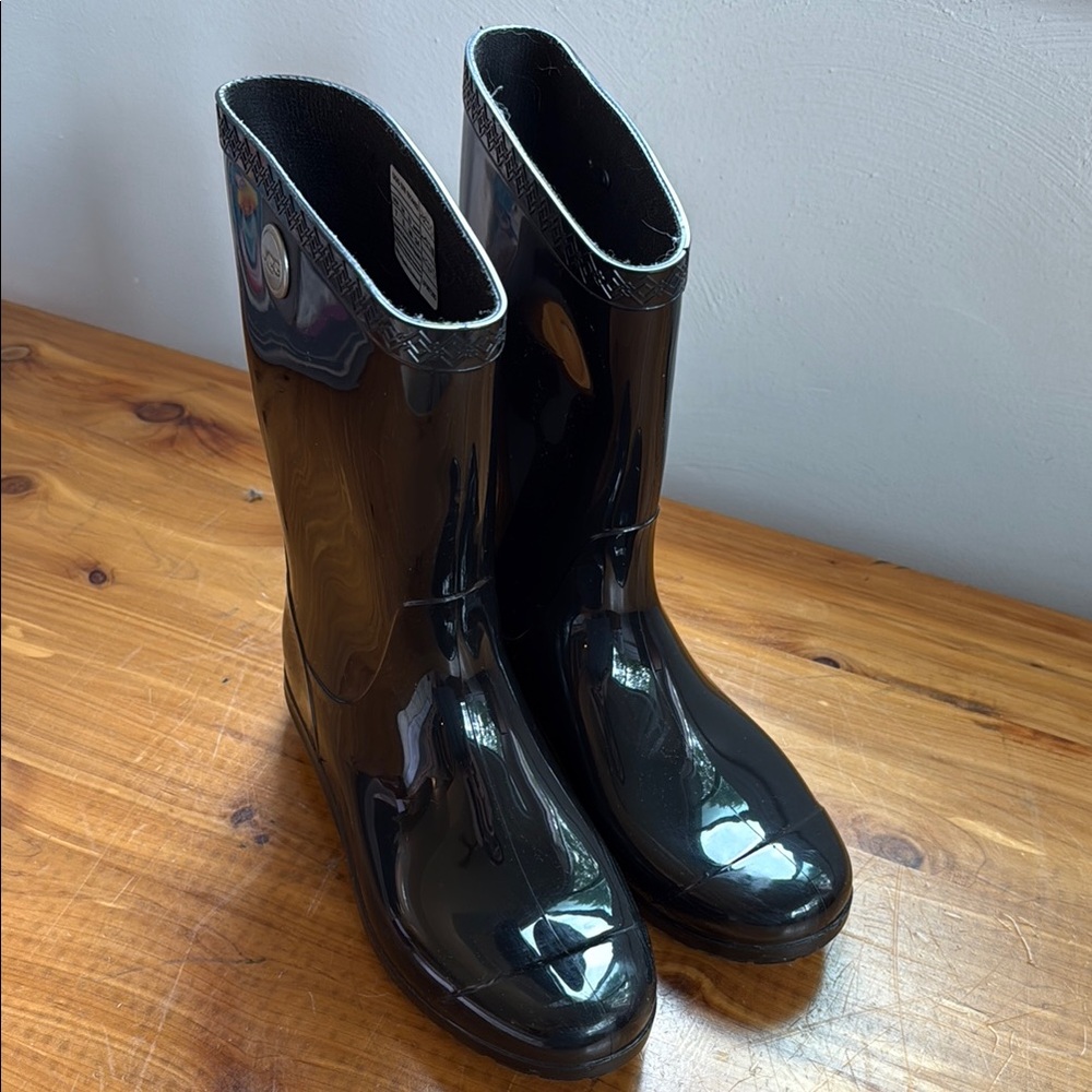 UGG Shiny Black Rain Boots size 7